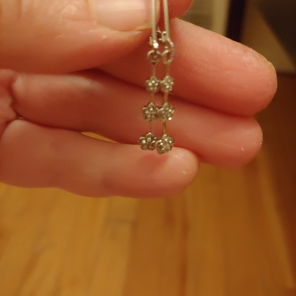 New 14kvqhite gold earings with 3 tiny diamond in each flavour
